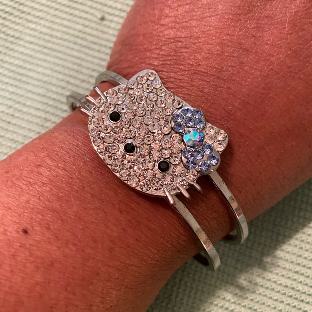 Hello Kitty rhinestone clamper bracelet - Picture 2 of 3